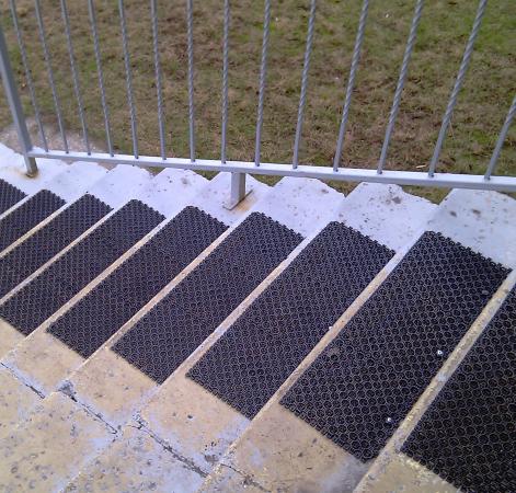 Противоскользящая накладка на ступени купить по цене 230 ₽ в ...