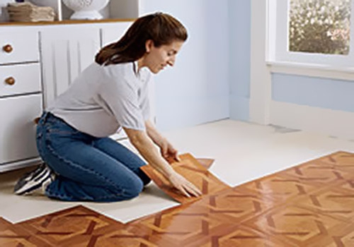Укладка ПВХ плитки на пол купить по цене 350 ₽ в Екатеринбурге на ...