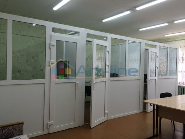 Перегородки из пластика фото Бюджетная перегородка для офиса на заказ купить по цене 4000 ₽ в Саратове на Pro