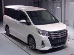 Автомобиль минивэн TOYOTA NOAH