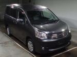 Автомобиль минивэн TOYOTA NOAH