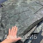 Серпентинит зеленый колотый крупноформатный
