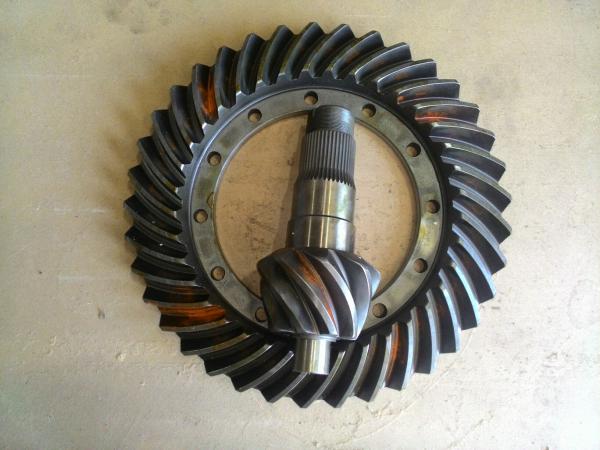 LG860. 04. 01. 03. 02-001 + Коническая пара переднего