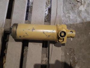 Цилиндр натяжения гусеницы. Механизм натяжения гусеницы б10м. Цилиндр натяжения. Цилиндр натяжителя гусеницы sd32. Цилиндр натяжения caterpillar d6.