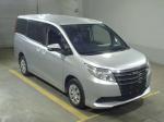 Автомобиль минивэн TOYOTA NOAH