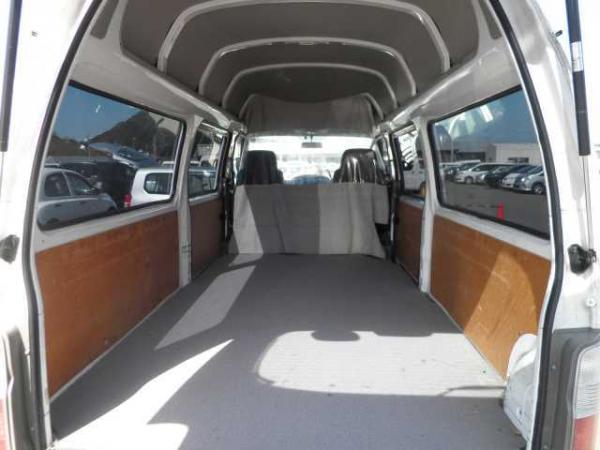 Микроавтобус грузовой фургон категория B NISSAN CARAVAN купить в ...