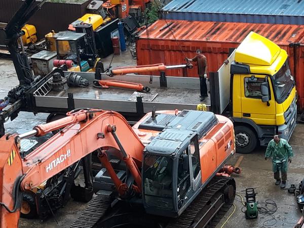 Запчасти для экскаваторов hitachi. Запчасти экскаватор хитачи. Хитачи 330 щека на ковш экскаватора. Бу запчасти экскаватор. Хитачи 200 экскаватор демонтаж стартера.