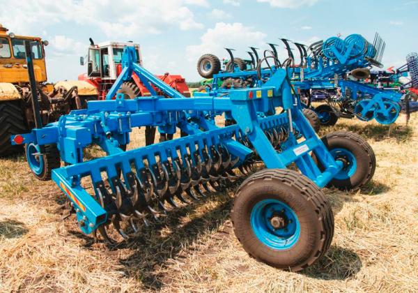 Плуг чизельный ПЧ-4. 5П (прицепной, прямая стойка, срезной болт) купить ...