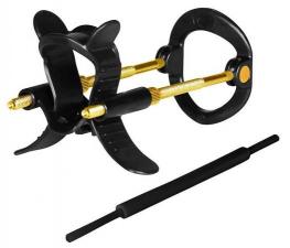 Қара іш киімдегі қызбен порно Бала өтіп бара жатқан адамдарды бұталардың арасында жұлқылайды