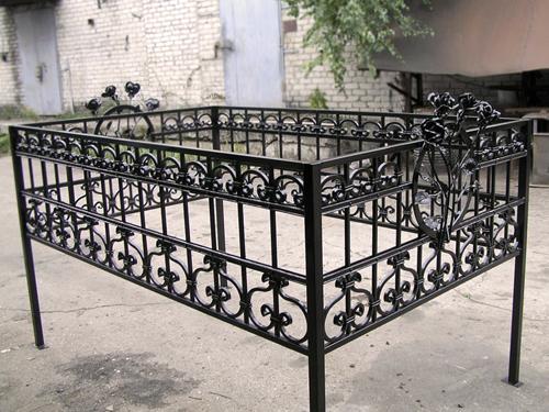 Кованые ограды на могилу, купить на заказ в Москве - Кузница Москвы
