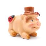 AS15-02, Миниатюра. Свинка в св.коричневой шляпе 3,3*2,6*2см