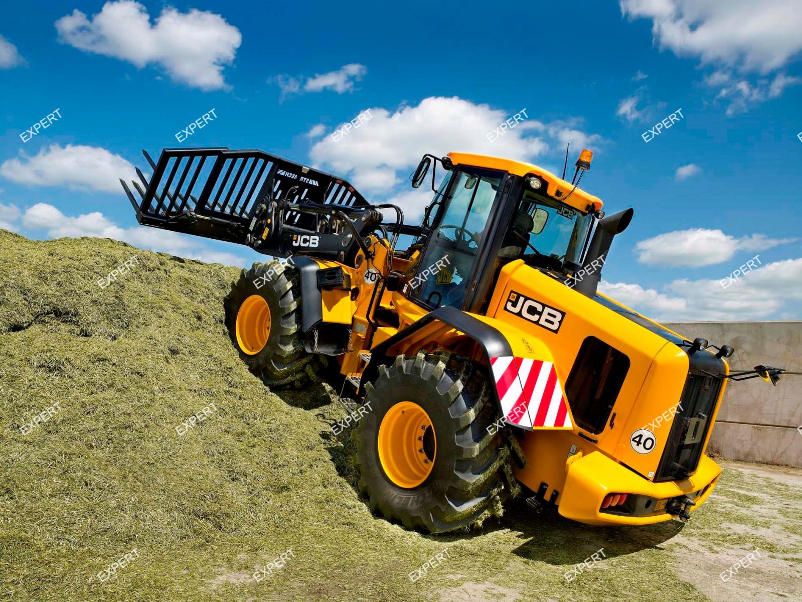 Вилы силосные на Экскаватор-погрузчик JCB