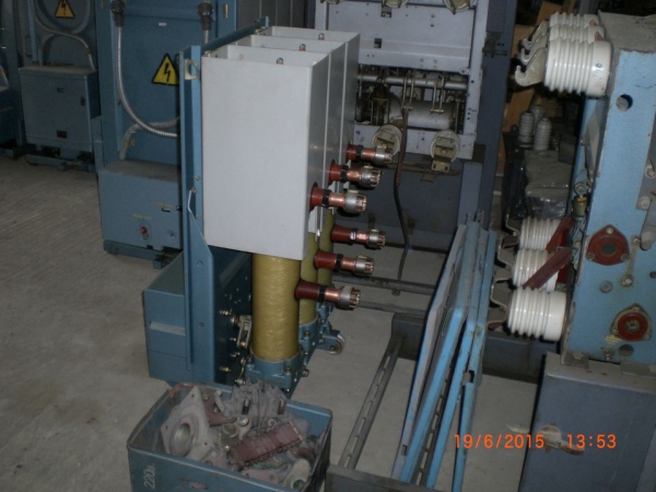 Выключатель вкэ 10. Электромагнитный привод вкэ-10. Вкэ-10-20/630. Масляный выключатель вкэ м 10\. Выключатель вкэ 10.