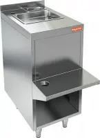 Столы с полкой под блендер и рукомойником.