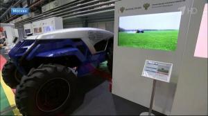 Владимиру Путину представили первый в России беспилотный трактор тягового класса 1.4